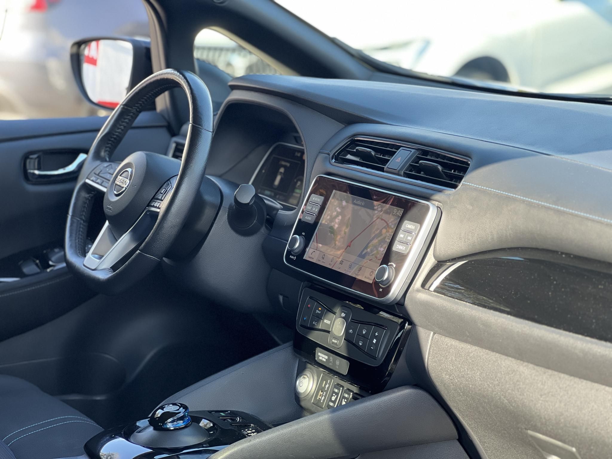 NISSAN LEAF N-Connecta 40kWh (Automata) 60e km. 270km hatótáv. keyless. 360 kamera. első-hátsó ülésfűtés. téli-nyári!
