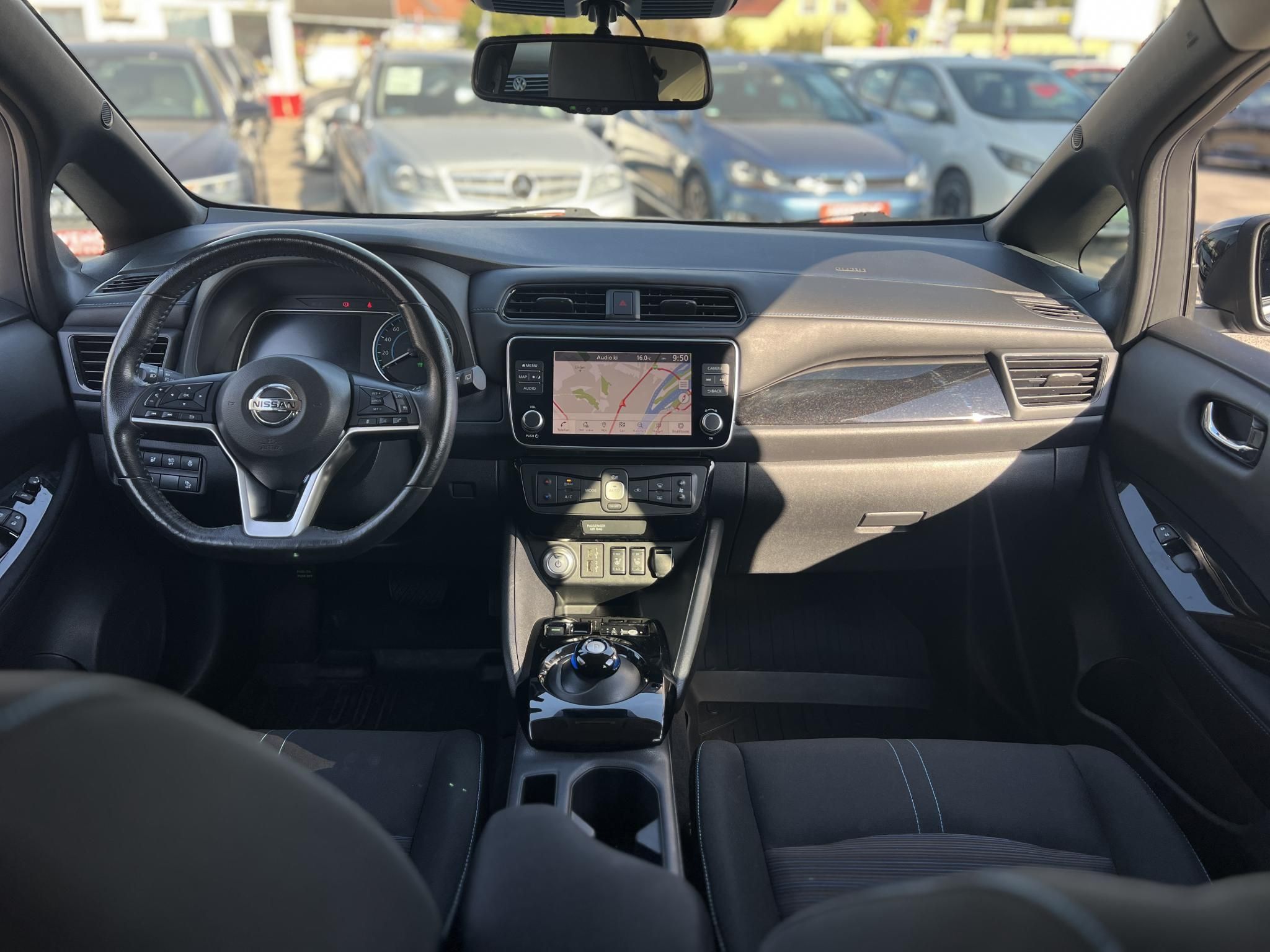 NISSAN LEAF N-Connecta 40kWh (Automata) 60e km. 270km hatótáv. keyless. 360 kamera. első-hátsó ülésfűtés. téli-nyári!