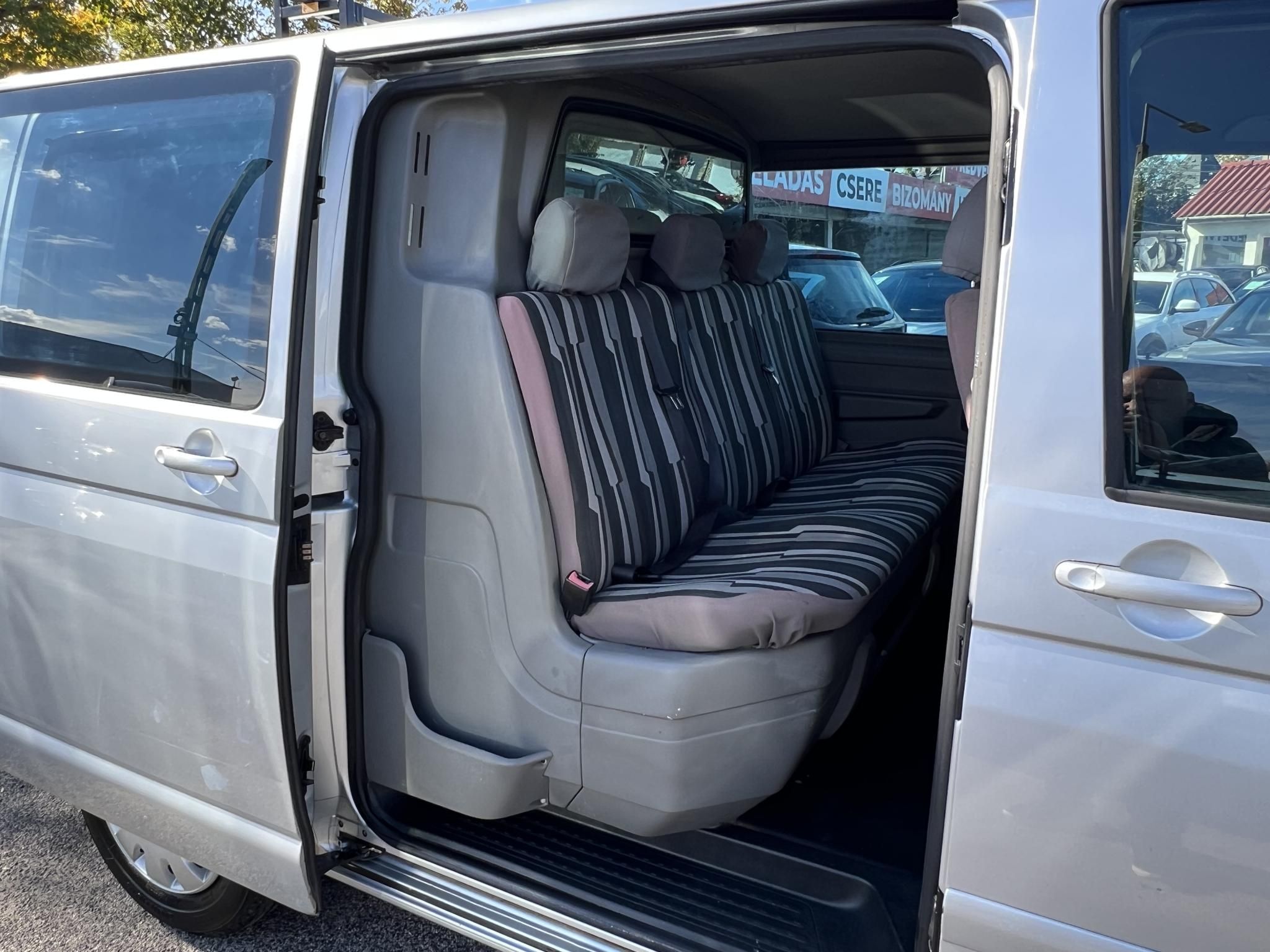 VOLKSWAGEN TRANSPORTER 2.5 TDI California Trendline 4Motion AXE Motor