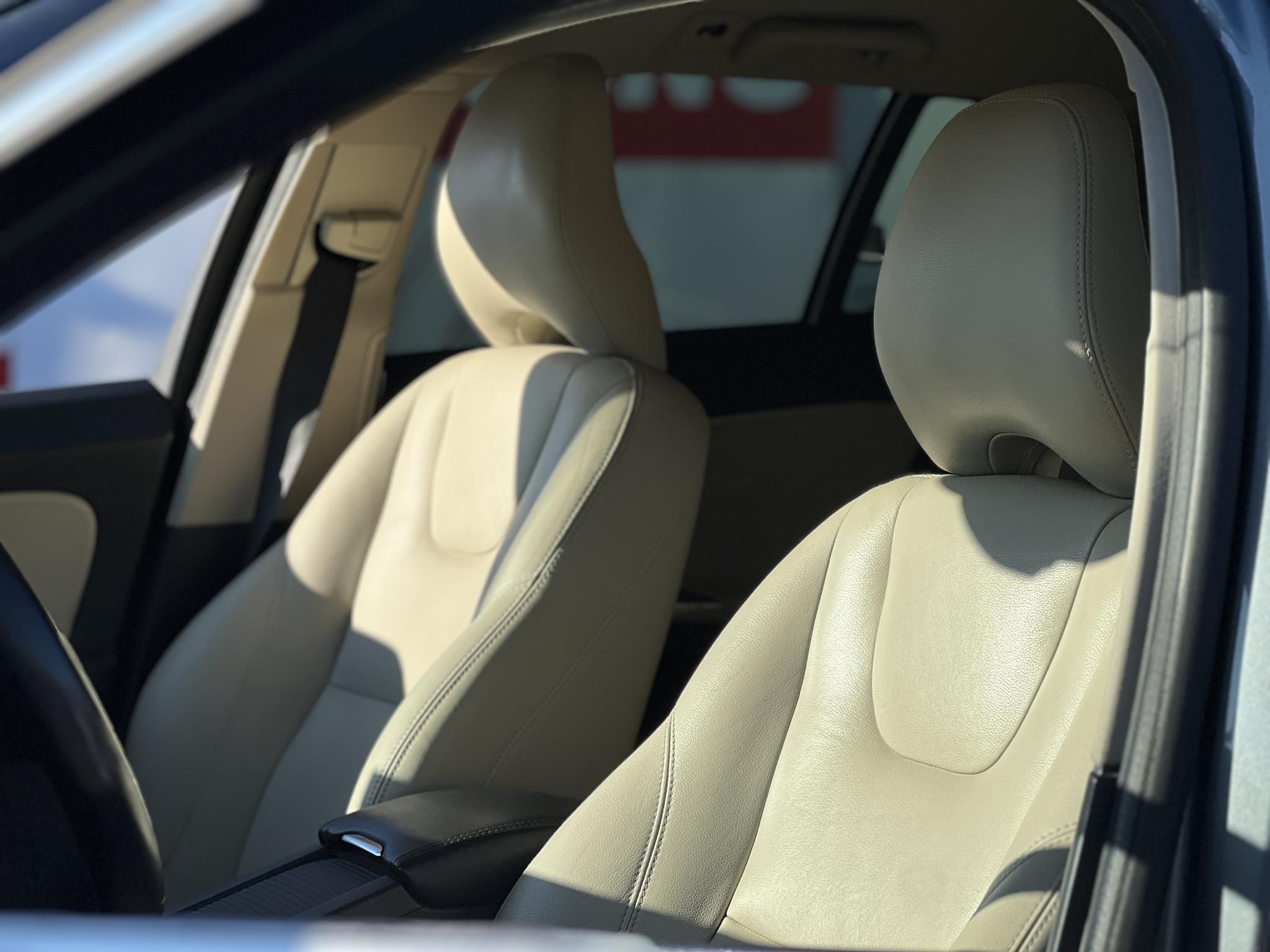 VOLVO V60 2.0 [T4] Kinetic Geartronic M.o.-i. magasan felszerelt. végig vezetett szervizkönyv!