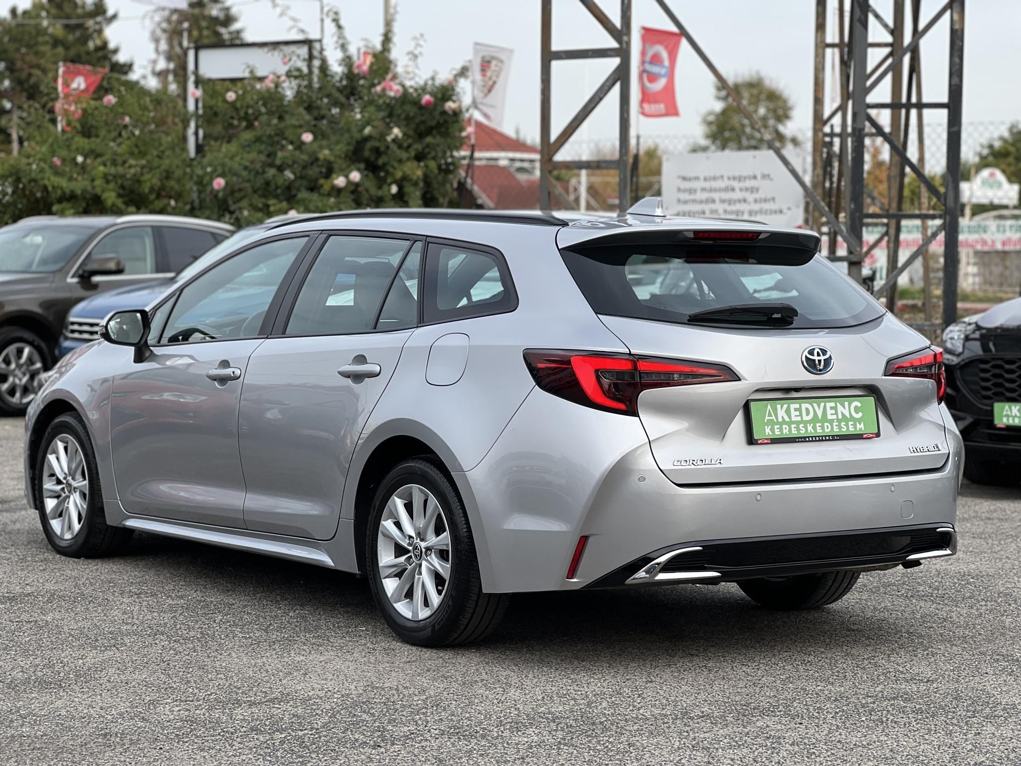 TOYOTA COROLLA Touring Sports 1.8 Hybrid Comfort Business e-CVT 108e km. M.o.-i. 1.tul. sérülésmentes. dokumentált előélet!