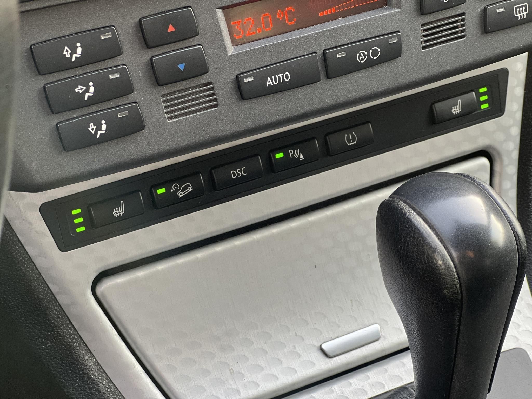 BMW X3 3.0 (Automata) xenon fényszórók. ülésfűtés. lejtmenet. memória. vonóhorog. bőr belső!