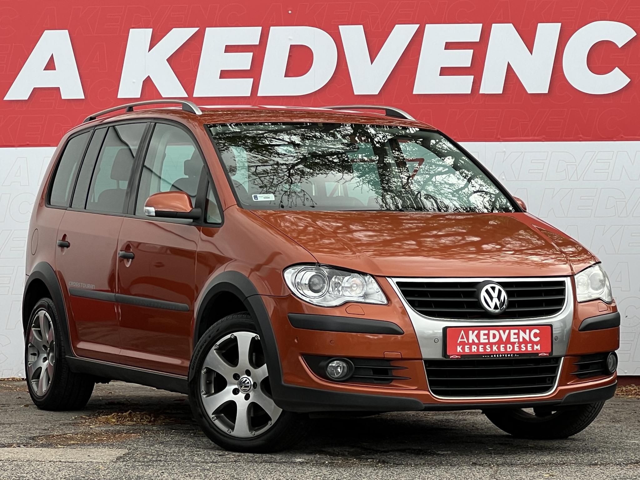 VOLKSWAGEN TOURAN Cross1.4 TSi 7 személyes Highline Bőr belső. Tempomat Vonóhorog Szervízel!t