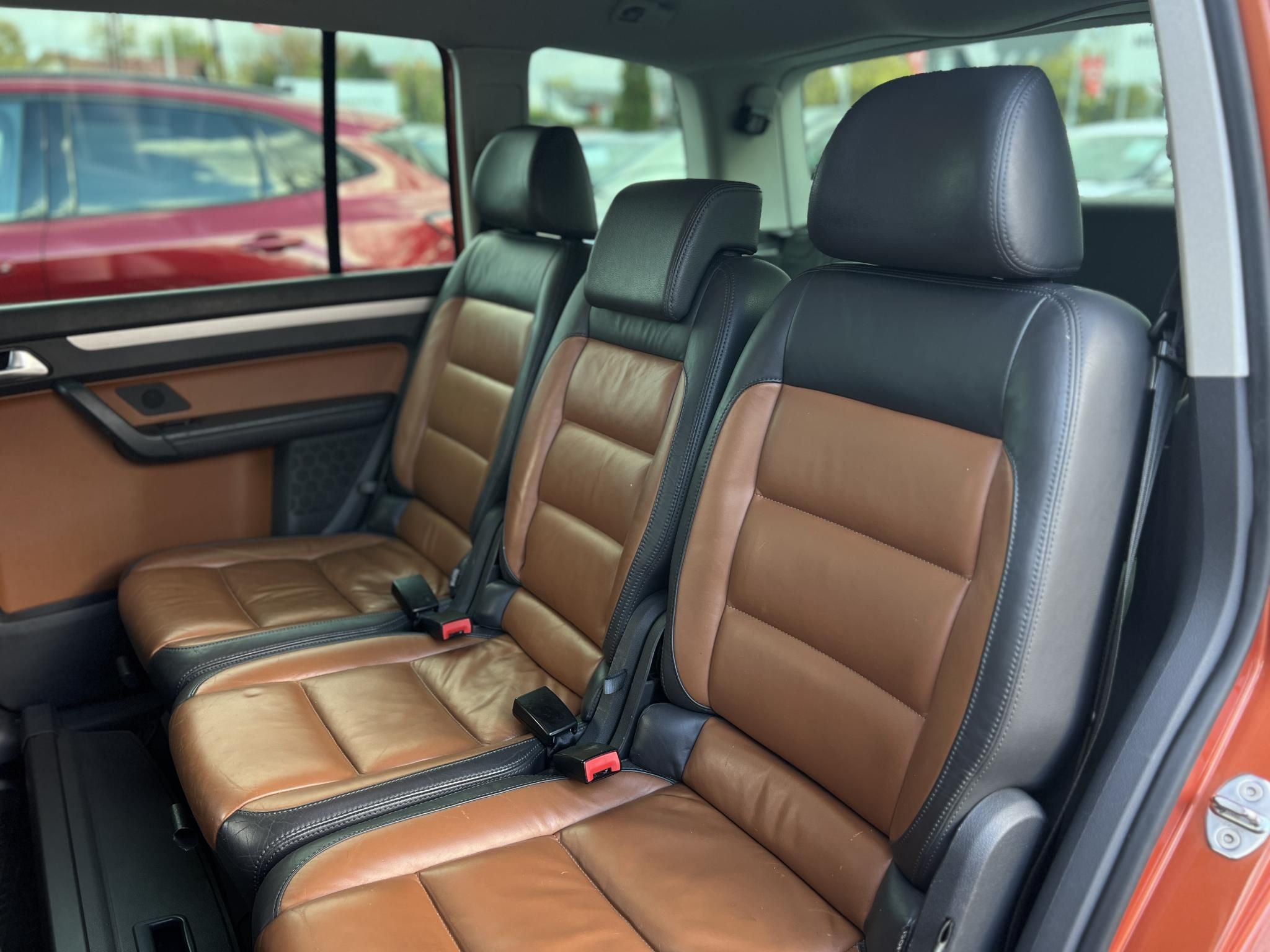 VOLKSWAGEN TOURAN Cross1.4 TSi 7 személyes Highline Bőr belső. Tempomat Vonóhorog Szervízel!t