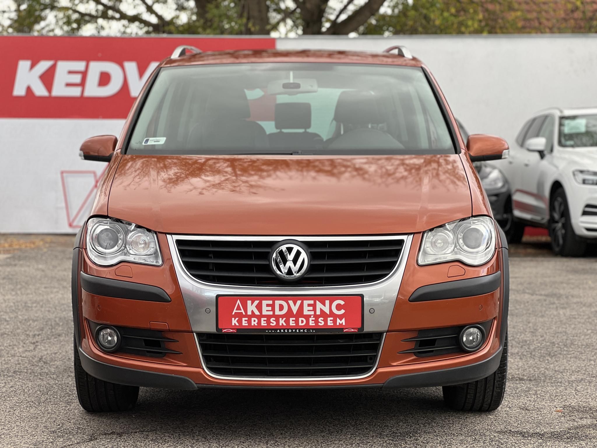 VOLKSWAGEN TOURAN Cross1.4 TSi 7 személyes Highline Bőr belső. Tempomat Vonóhorog Szervízel!t