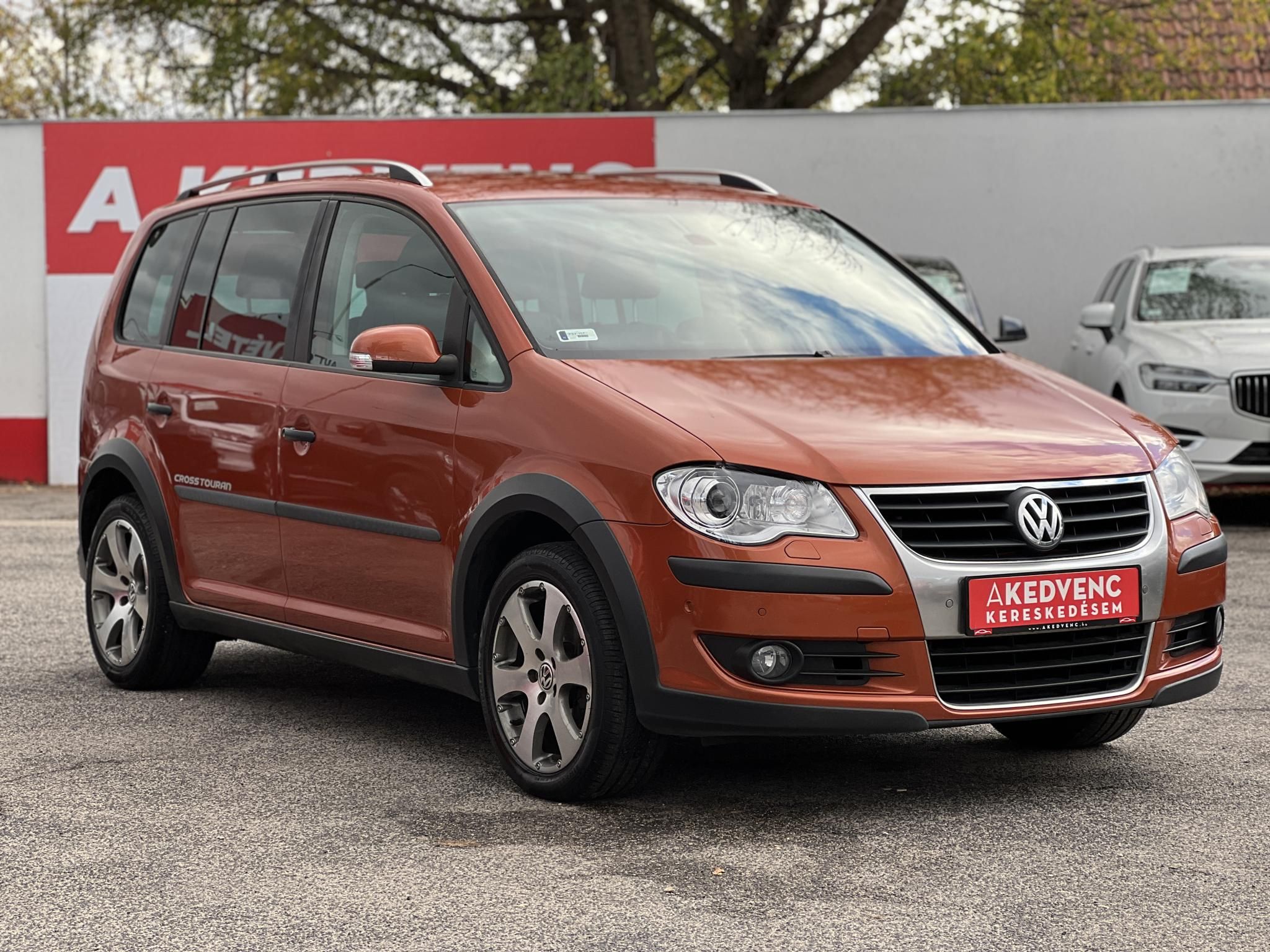 VOLKSWAGEN TOURAN Cross1.4 TSi 7 személyes Highline Bőr belső. Tempomat Vonóhorog Szervízel!t