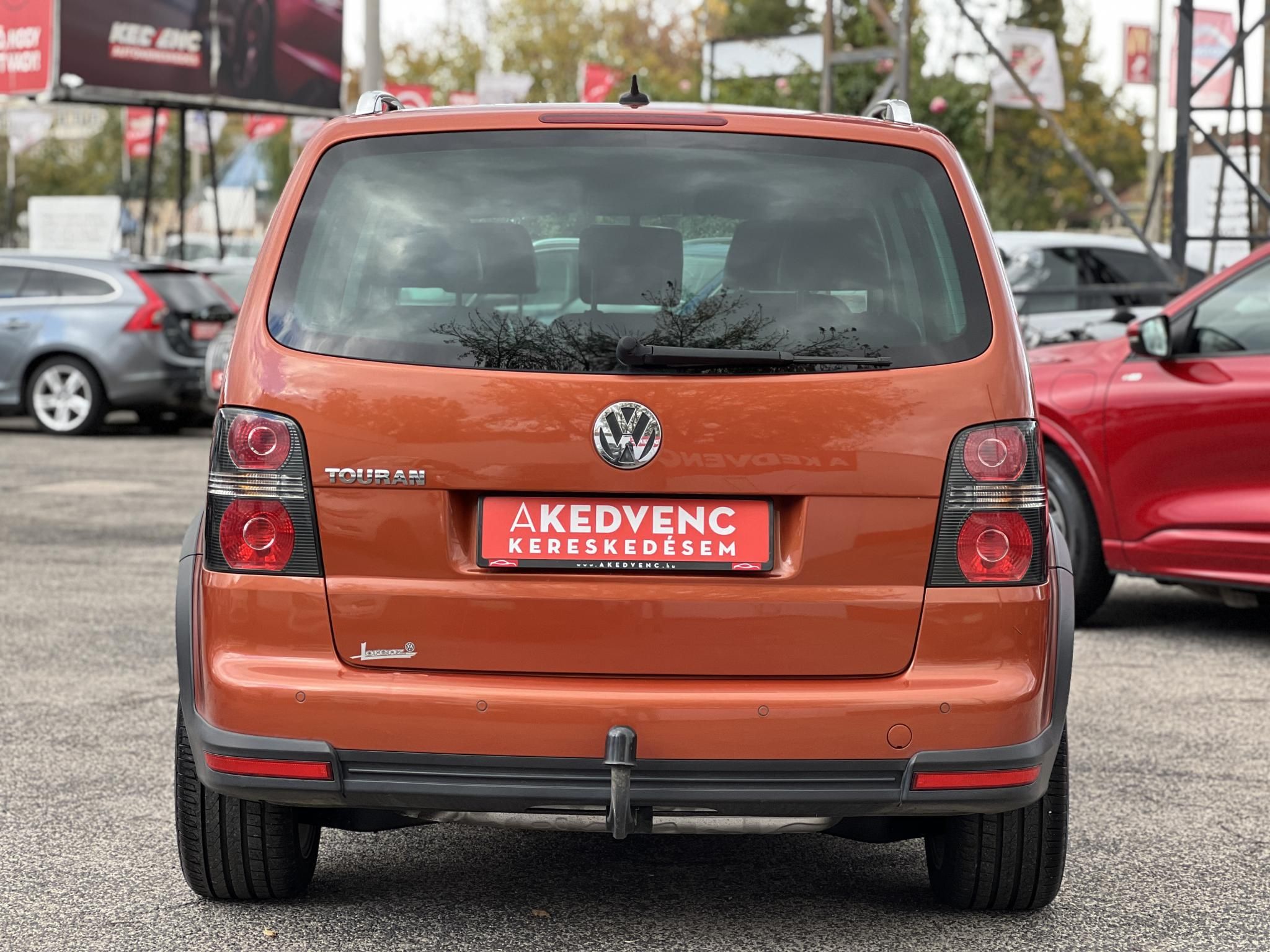 VOLKSWAGEN TOURAN Cross1.4 TSi 7 személyes Highline Bőr belső. Tempomat Vonóhorog Szervízel!t