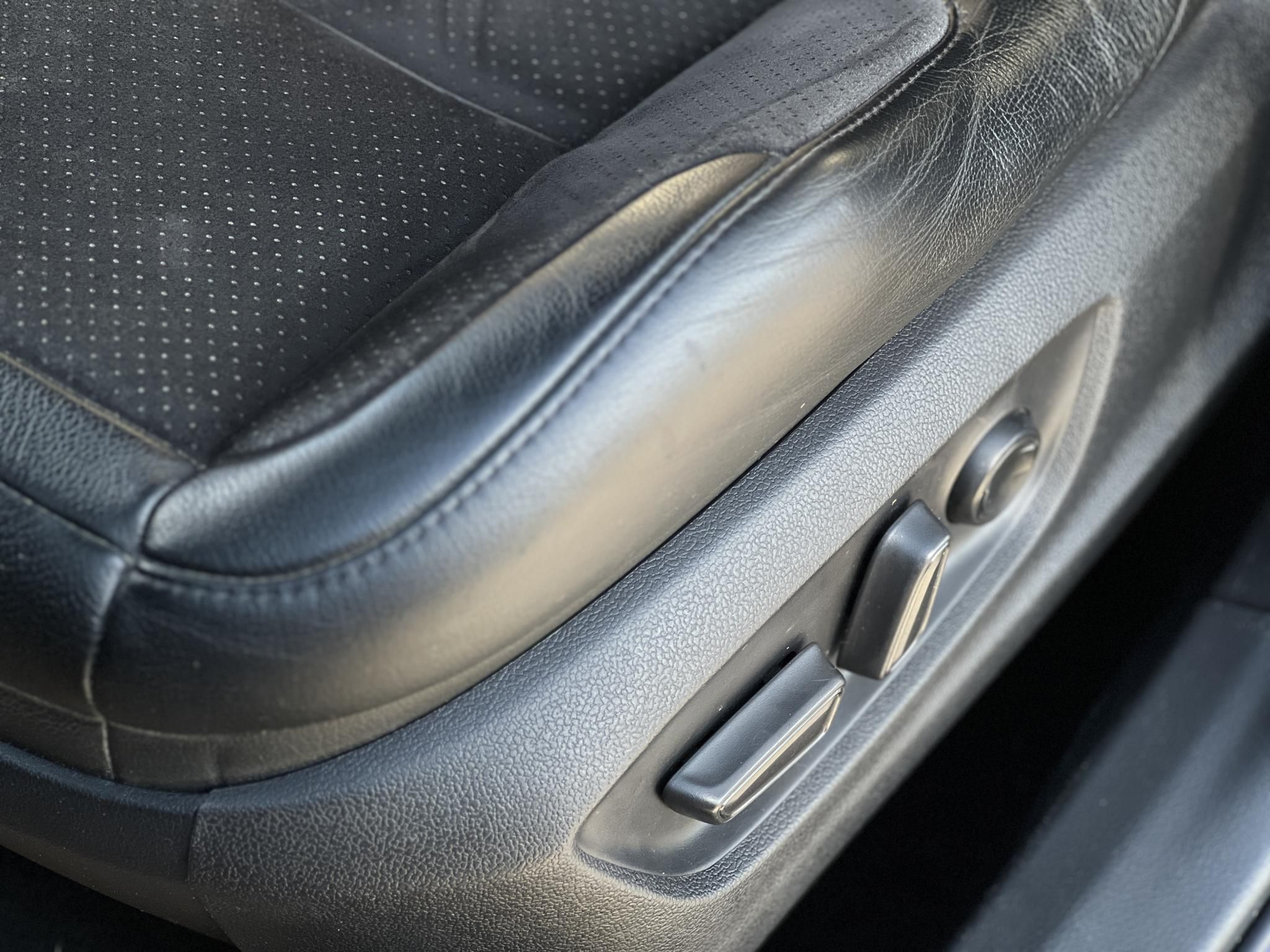 TOYOTA C-HR 2.0 Hybrid Selection e-CVT M.o.-i. LED fényszórók. kamera. keyless. sávtartó. ülés-kormányfűtés
