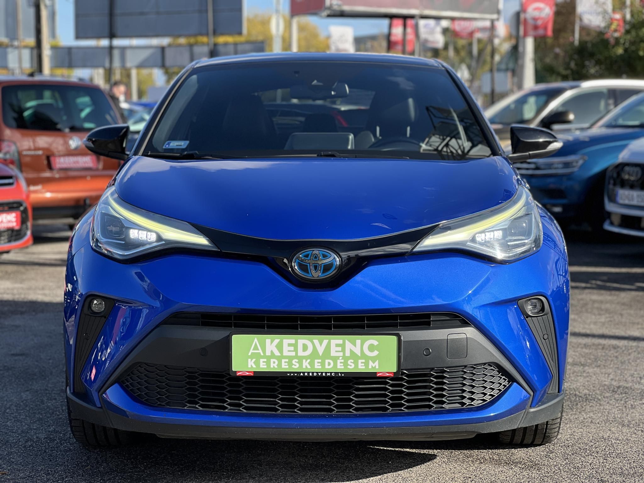 TOYOTA C-HR 2.0 Hybrid Selection e-CVT M.o.-i. LED fényszórók. kamera. keyless. sávtartó. ülés-kormányfűtés