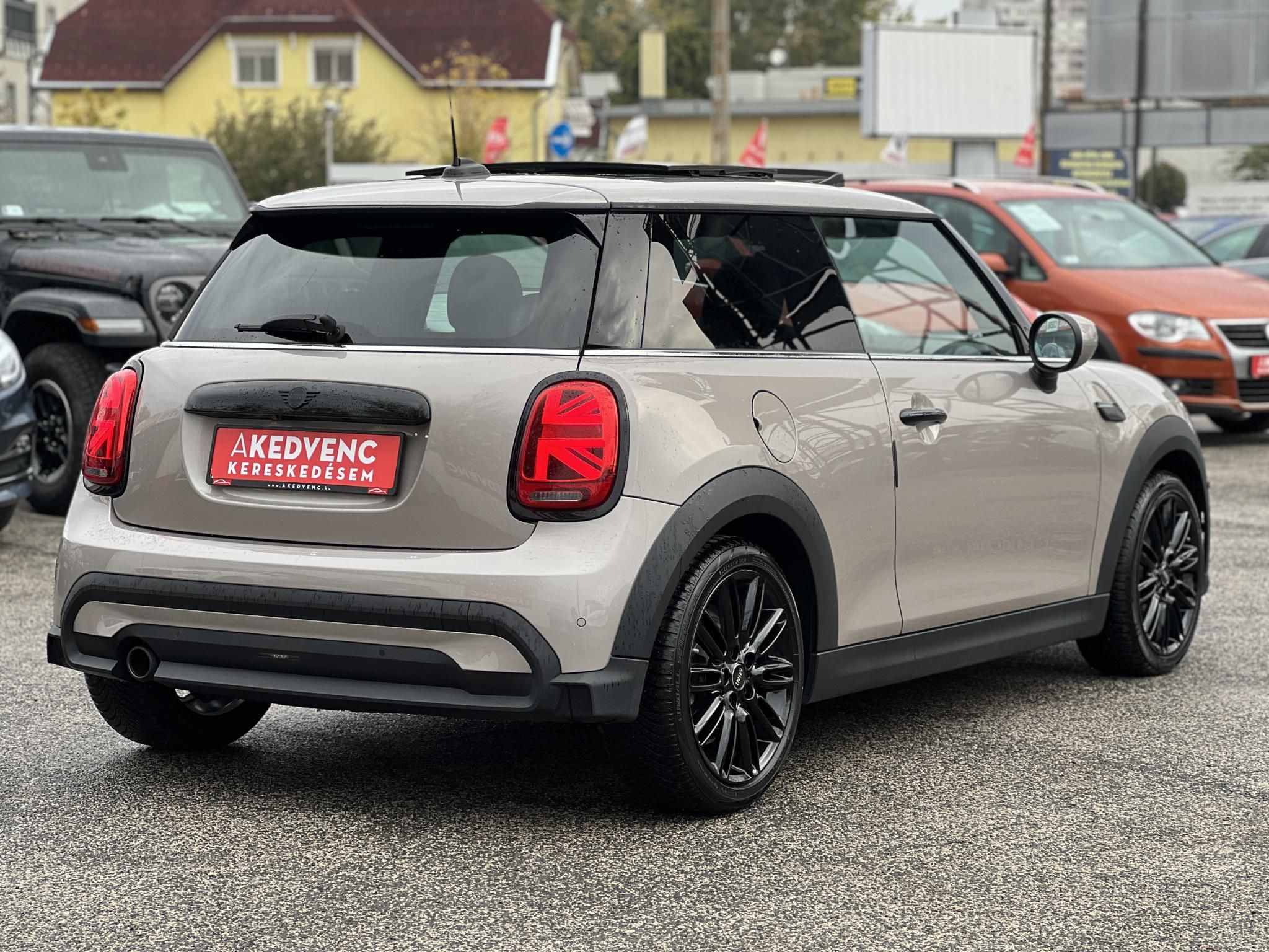 MINI MINI 1.5 Cooper DKG 31e km. panoráma tető. CarPlay