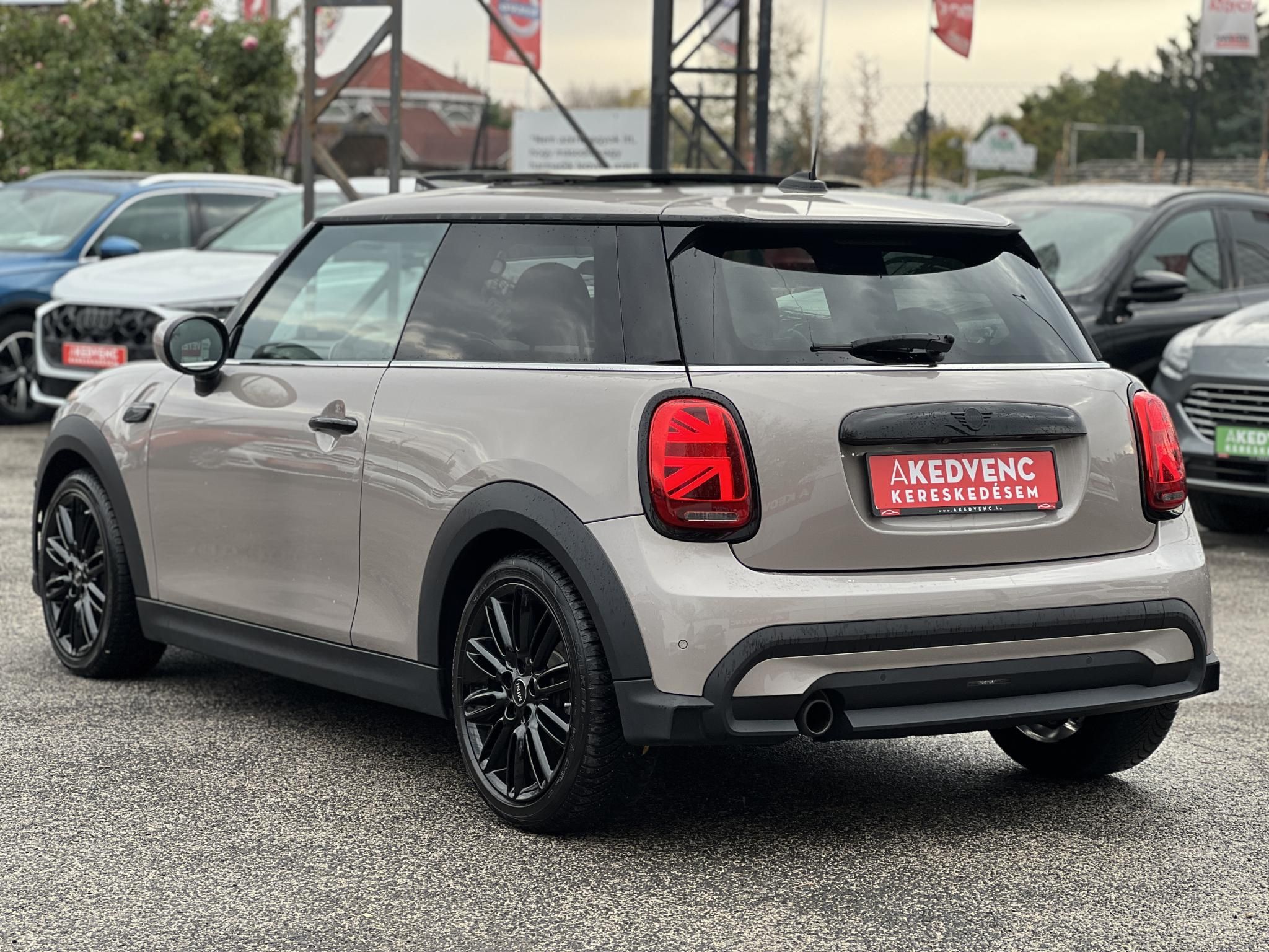 MINI MINI 1.5 Cooper DKG 31e km. panoráma tető. CarPlay