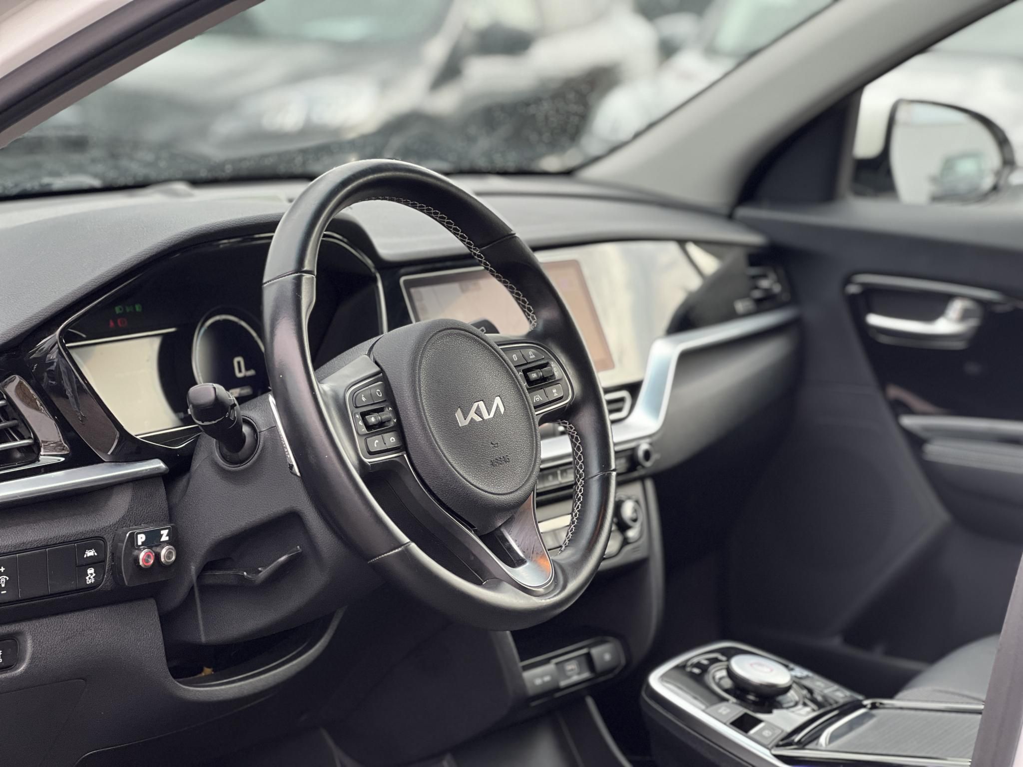 KIA NIRO e-Niro 64kWh Silver 455 km wltp hatótáv. carplay. tempomat. vezetéstámogató rendszerek!