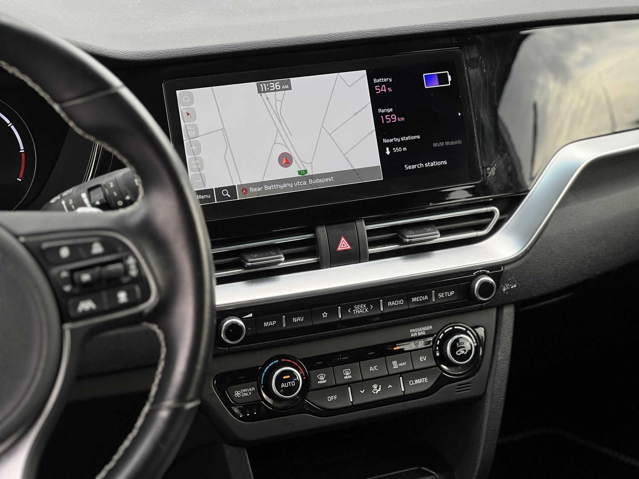 KIA NIRO e-Niro 64kWh Silver 455 km wltp hatótáv. carplay. tempomat. vezetéstámogató rendszerek!
