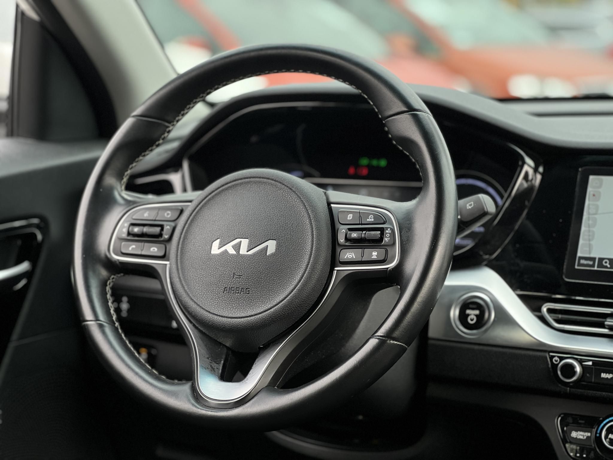 KIA NIRO e-Niro 64kWh Silver 455 km wltp hatótáv. carplay. tempomat. vezetéstámogató rendszerek!