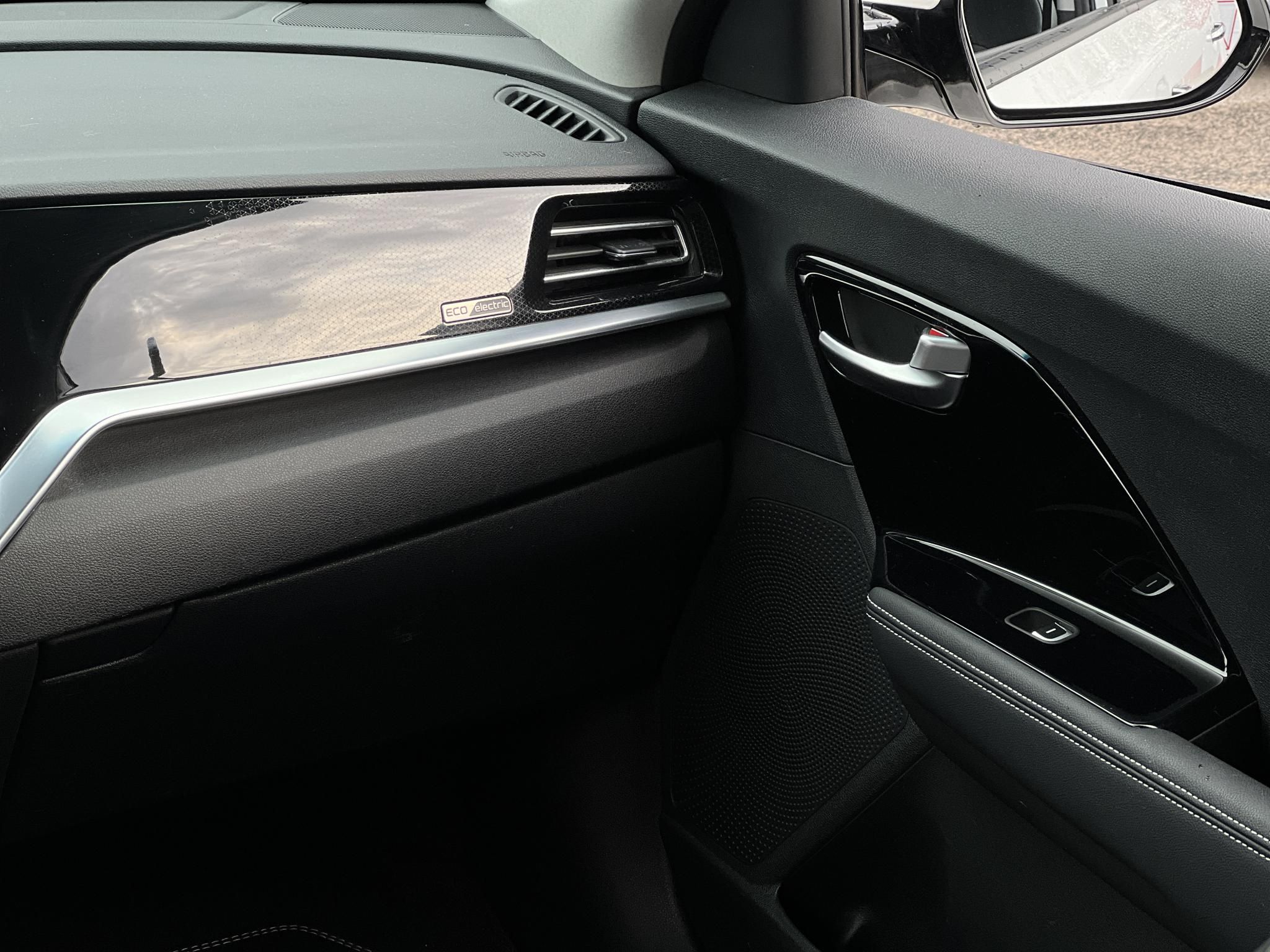 KIA NIRO e-Niro 64kWh Silver 455 km wltp hatótáv. carplay. tempomat. vezetéstámogató rendszerek!
