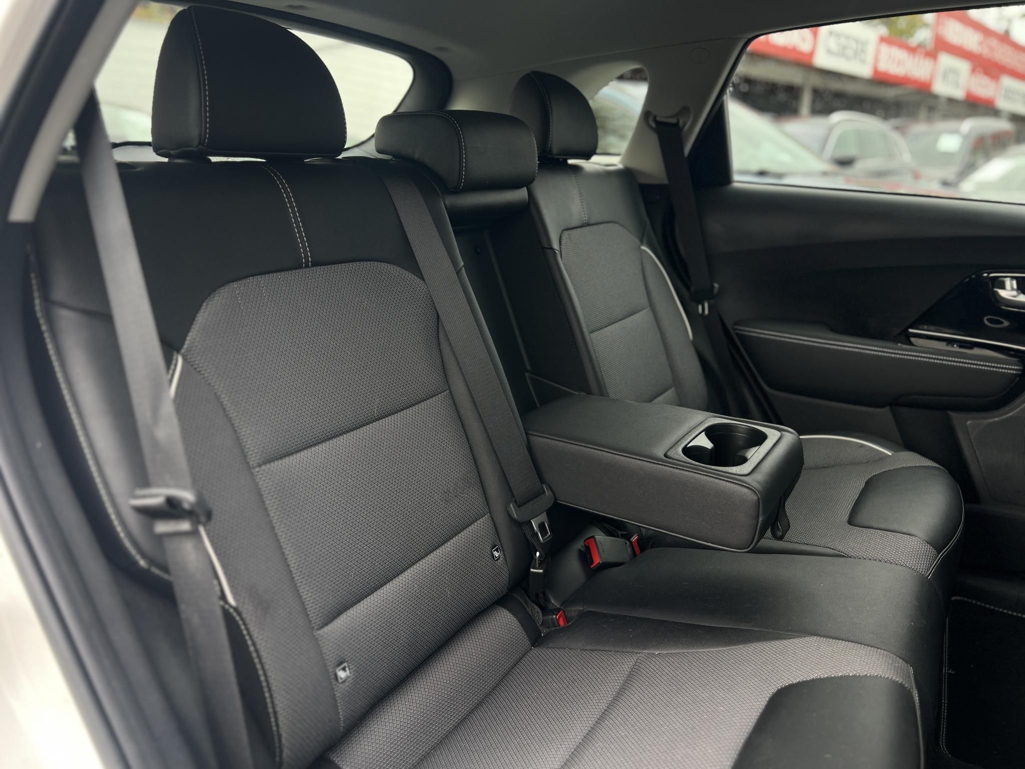 KIA NIRO e-Niro 64kWh Silver 455 km wltp hatótáv. carplay. tempomat. vezetéstámogató rendszerek!