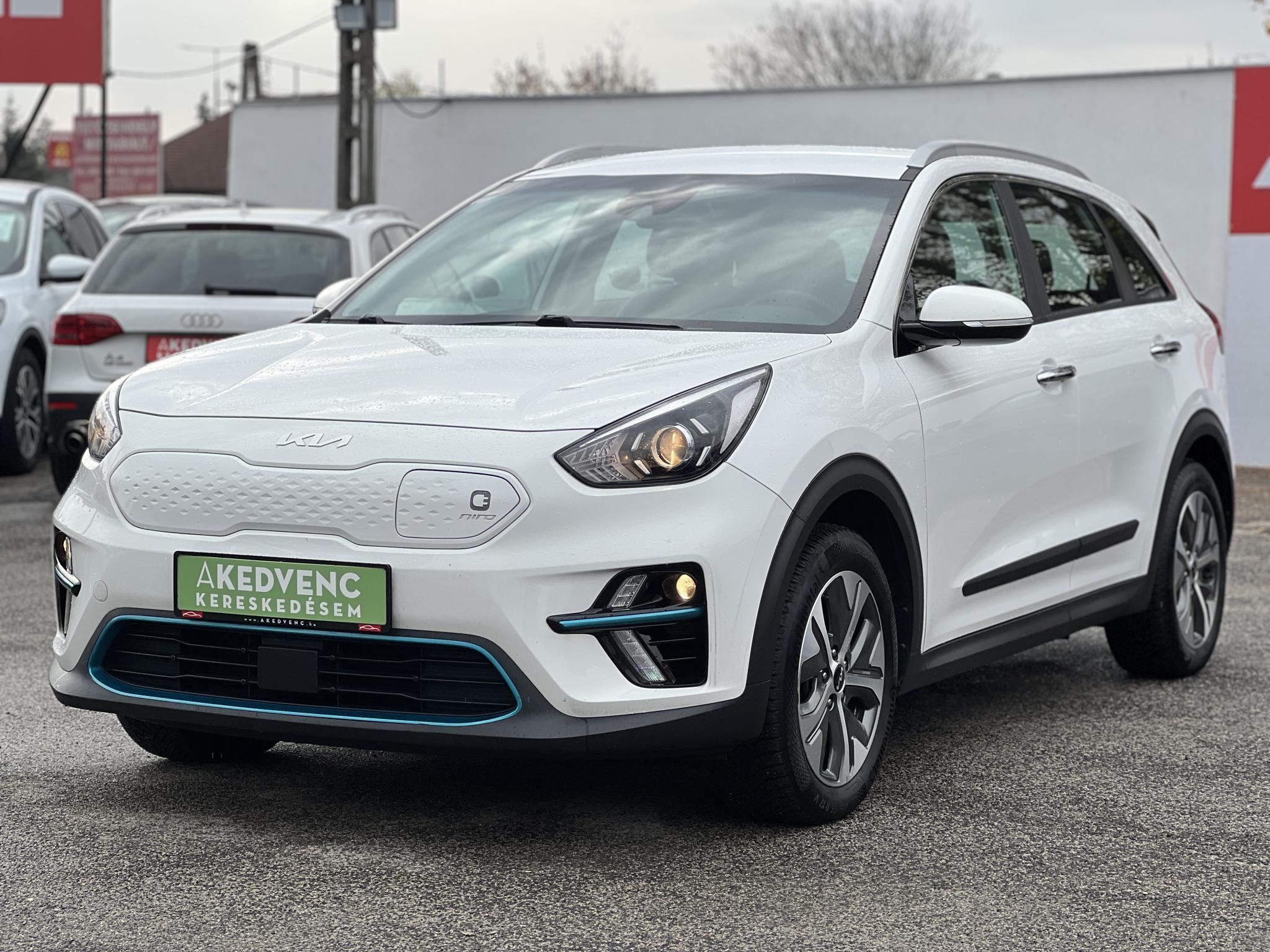 KIA NIRO e-Niro 64kWh Silver 455 km wltp hatótáv. carplay. tempomat. vezetéstámogató rendszerek!