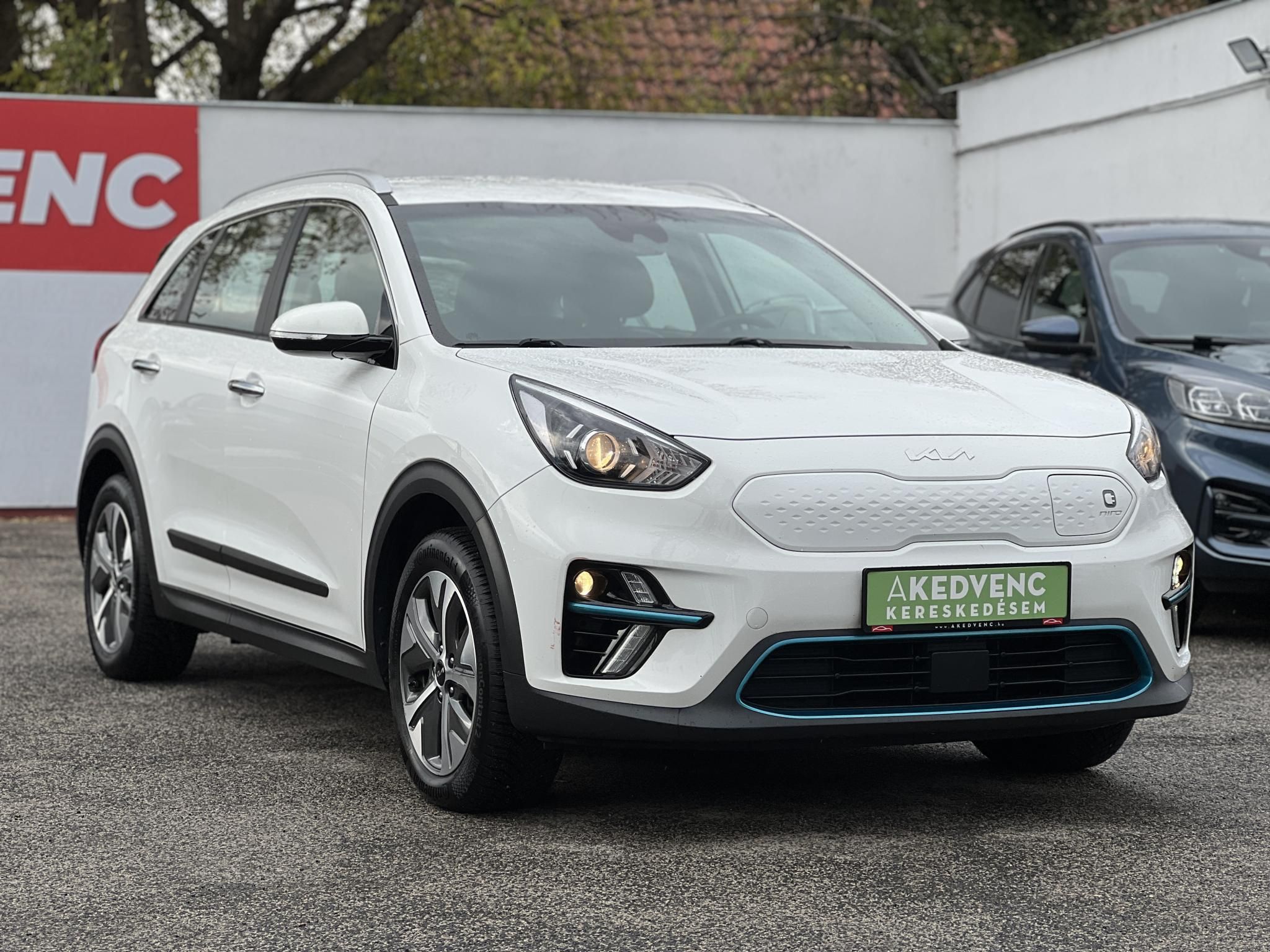 KIA NIRO e-Niro 64kWh Silver 455 km wltp hatótáv. carplay. tempomat. vezetéstámogató rendszerek!