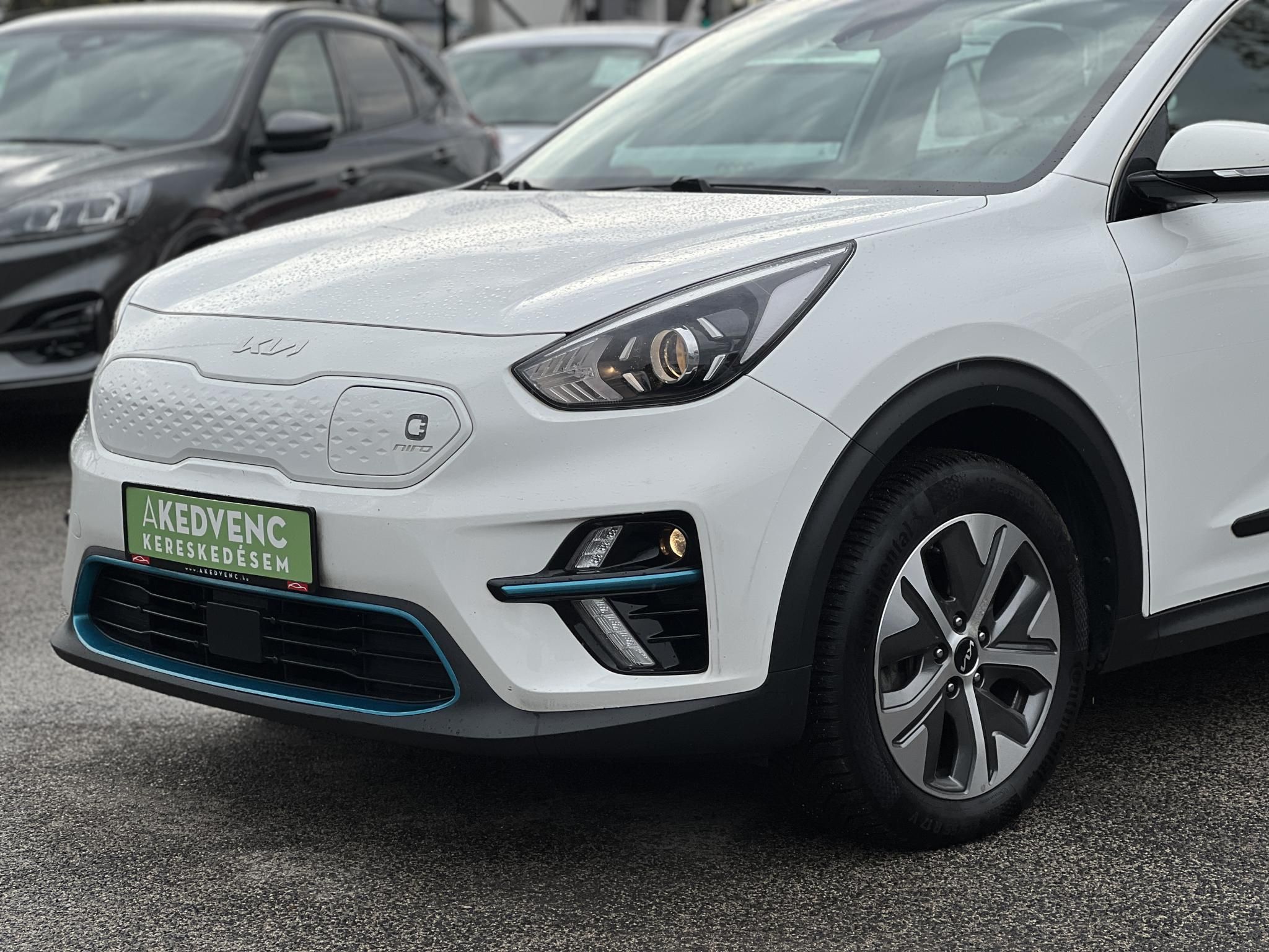 KIA NIRO e-Niro 64kWh Silver 455 km wltp hatótáv. carplay. tempomat. vezetéstámogató rendszerek!