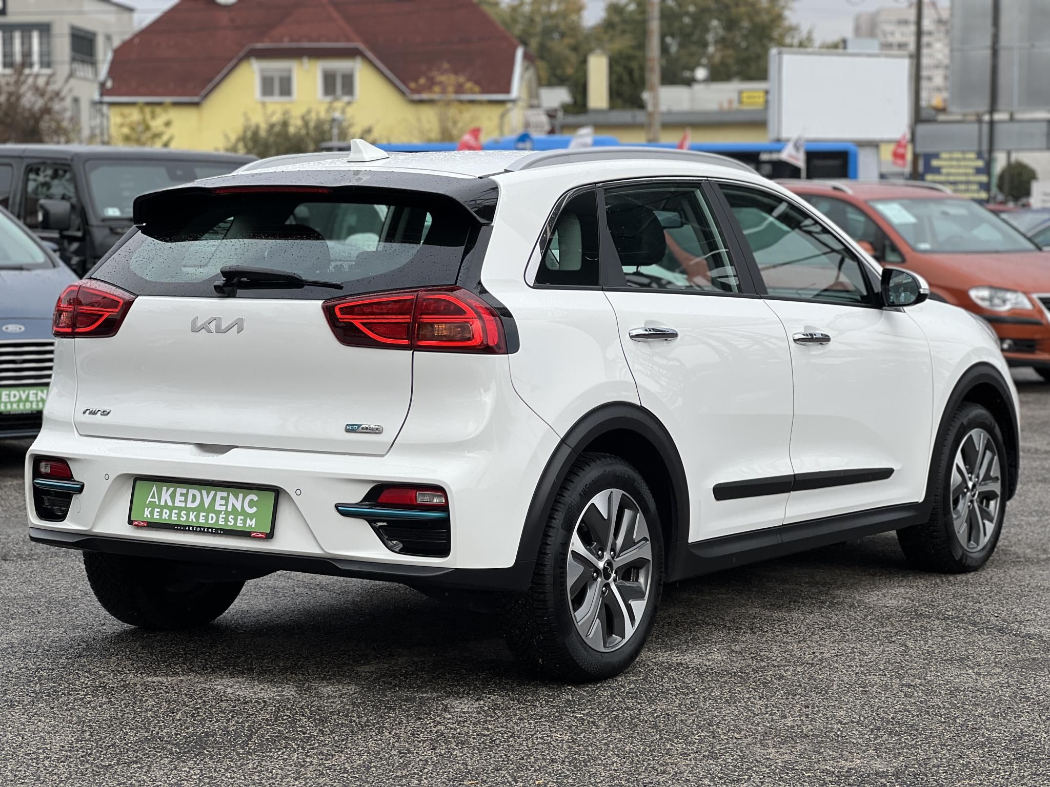 KIA NIRO e-Niro 64kWh Silver 455 km wltp hatótáv. carplay. tempomat. vezetéstámogató rendszerek!