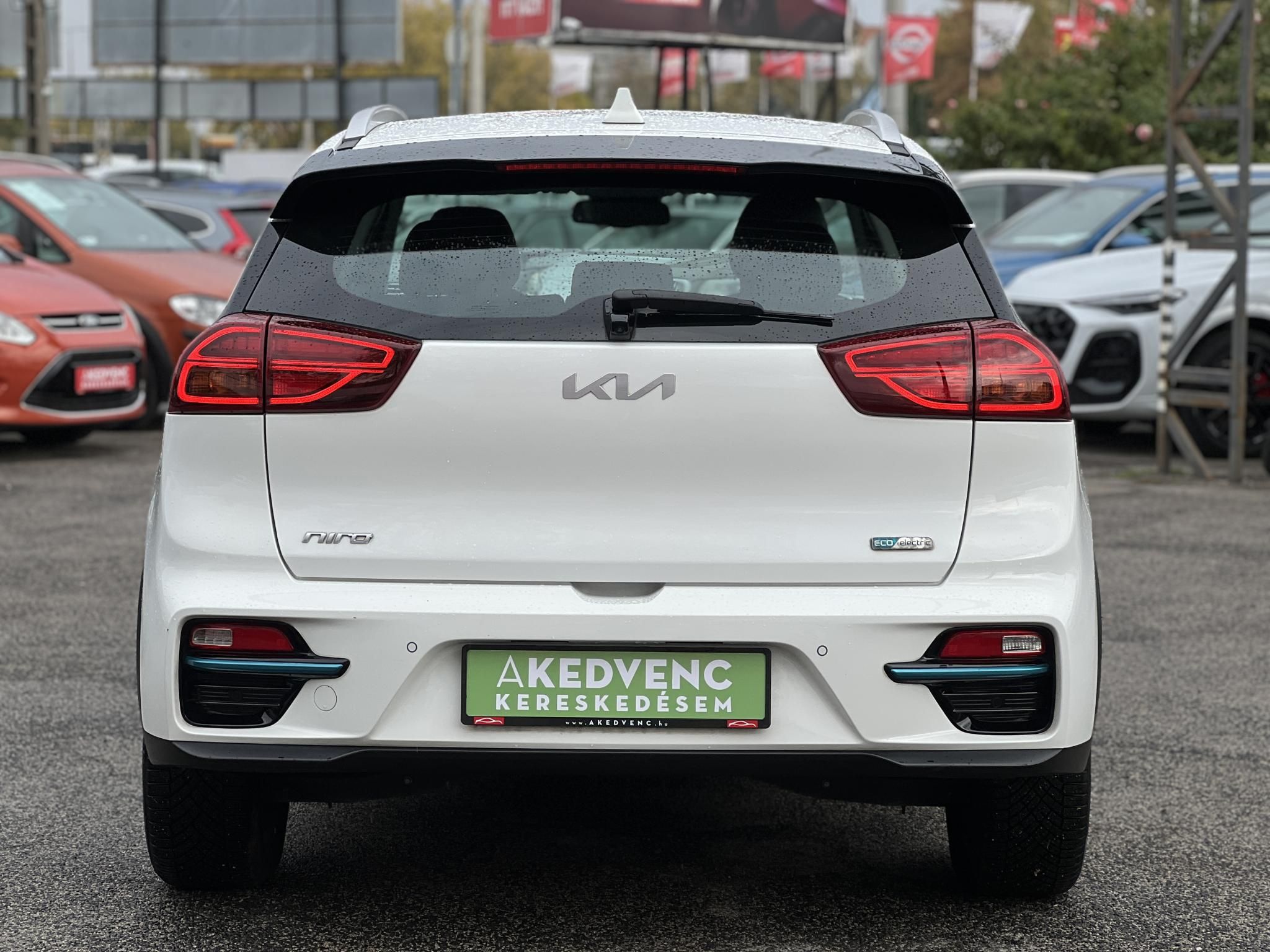 KIA NIRO e-Niro 64kWh Silver 455 km wltp hatótáv. carplay. tempomat. vezetéstámogató rendszerek!