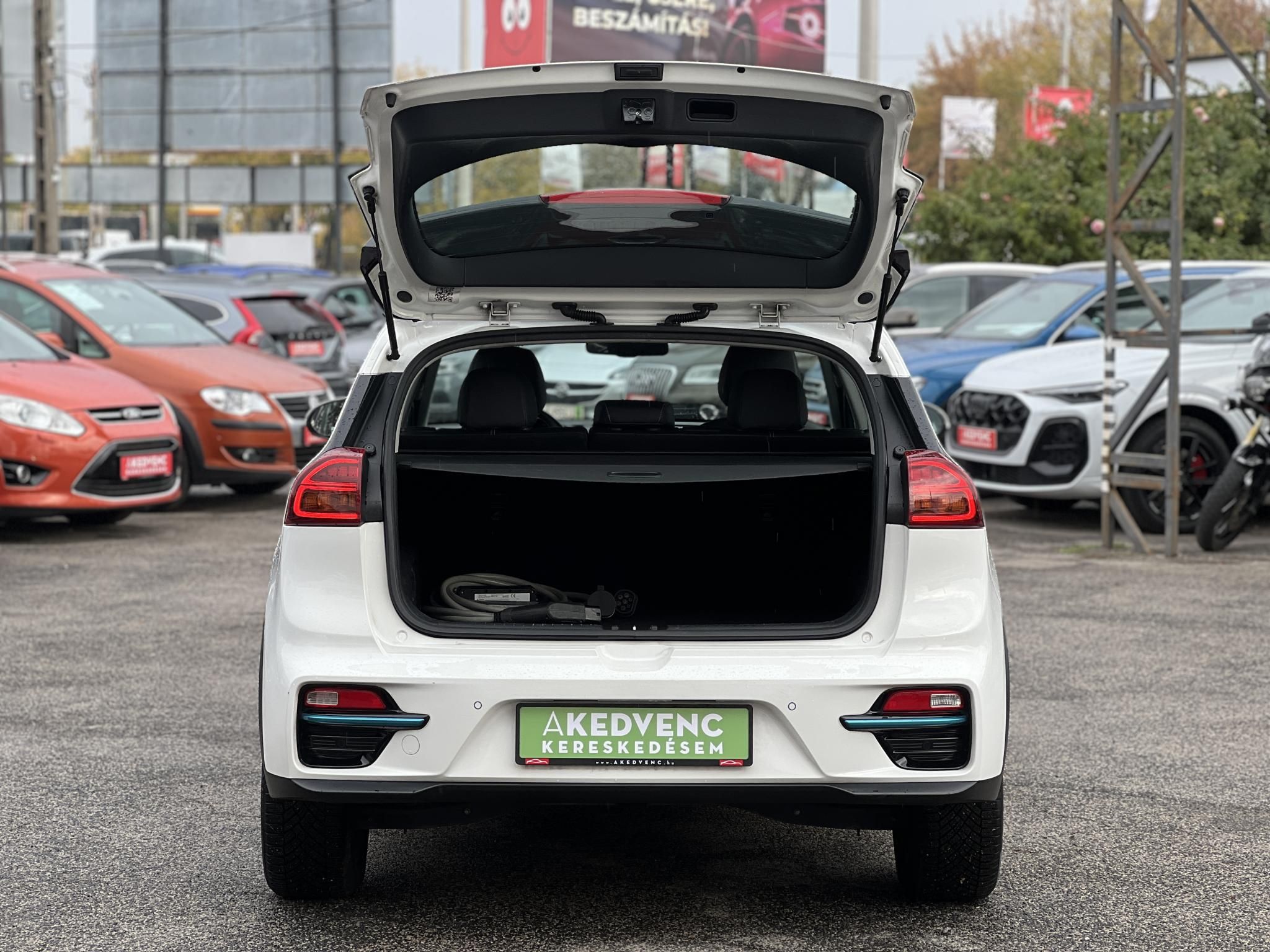 KIA NIRO e-Niro 64kWh Silver 455 km wltp hatótáv. carplay. tempomat. vezetéstámogató rendszerek!