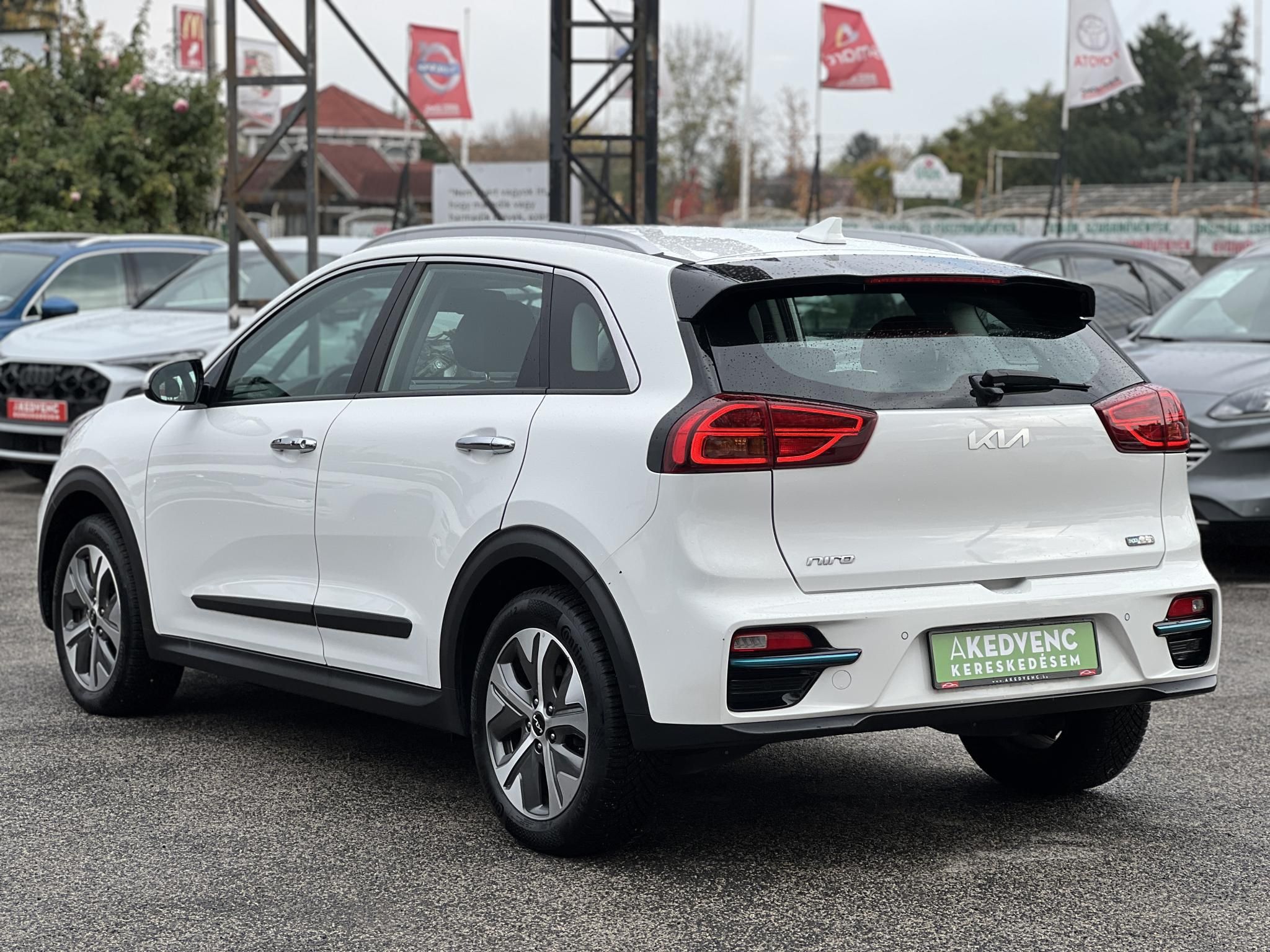 KIA NIRO e-Niro 64kWh Silver 455 km wltp hatótáv. carplay. tempomat. vezetéstámogató rendszerek!